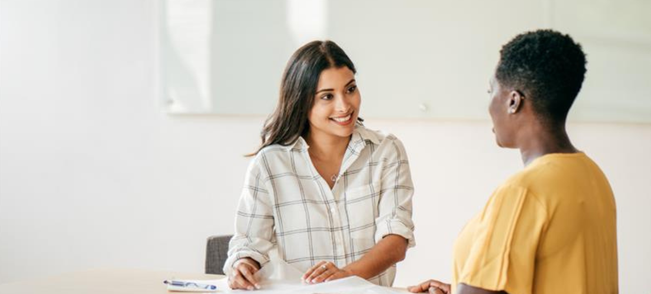 Rencontre emploi entre deux femmes