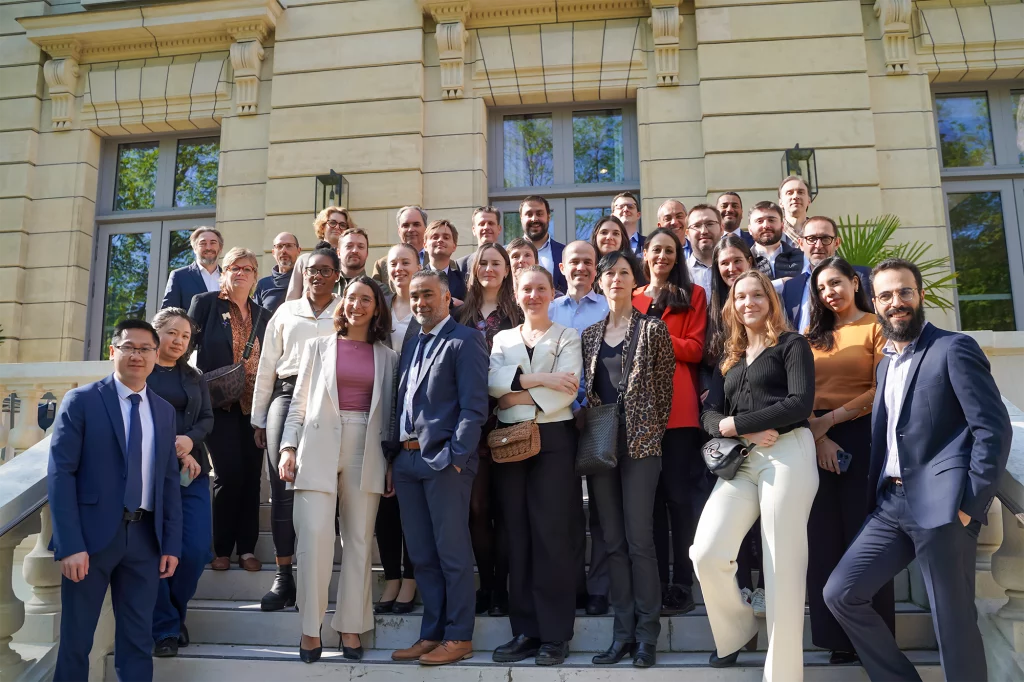 Échanges entre pairs lors de l’événement Impact & Insight 2025 autour du carbone, des risques climatiques et de la conformité CSRD.