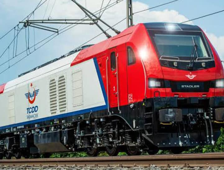A modern red and white TCDD Taşımacılık locomotive in Turkey, representing the complex rail networks where ROMAN NG is deployed to improve capacity planning.